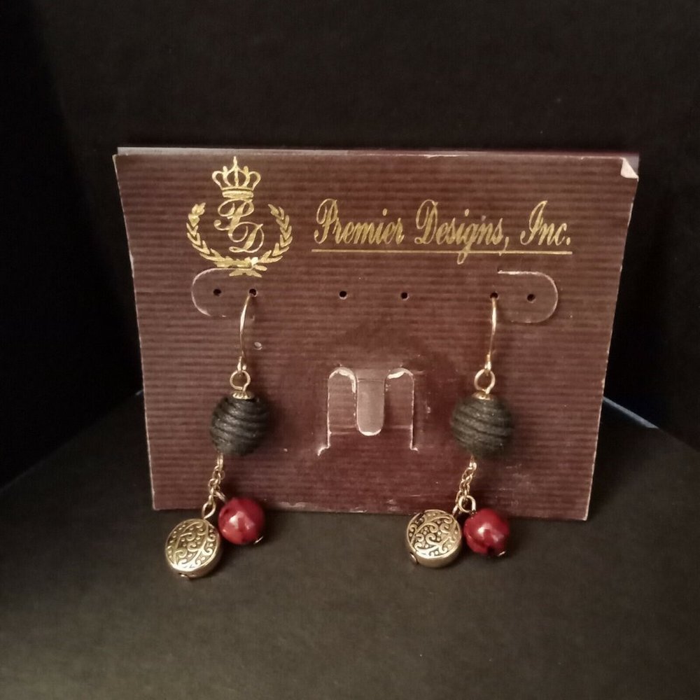 Premier Designs Antiqued Gold Tone Barcelona Pierced Earrings on Card